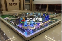 建筑模型是沙盤的一個部分，沙盤模型內(nèi)容更廣